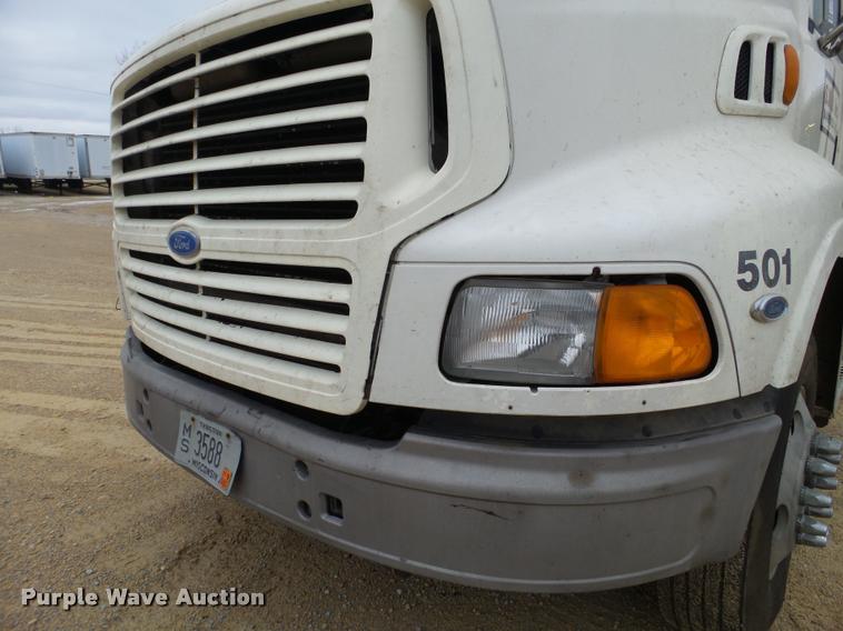 image for item DA7250 1997 Ford AT9513 Aeromax 113 semi truck