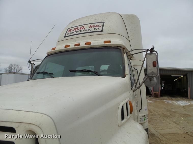 image for item DA7250 1997 Ford AT9513 Aeromax 113 semi truck