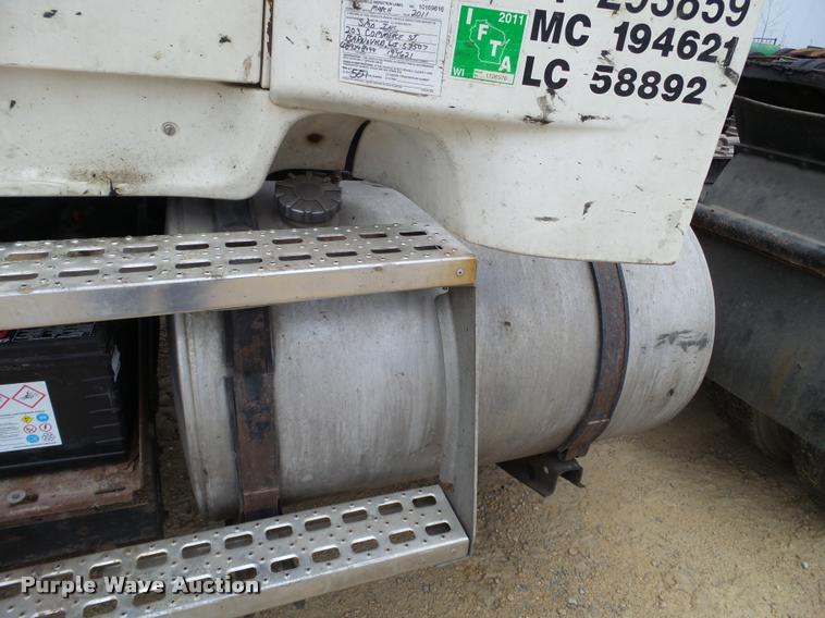 image for item DA7250 1997 Ford AT9513 Aeromax 113 semi truck