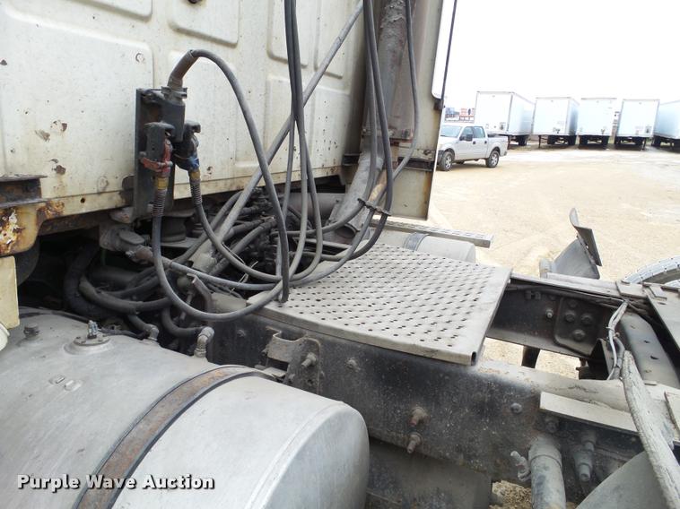 image for item DA7250 1997 Ford AT9513 Aeromax 113 semi truck