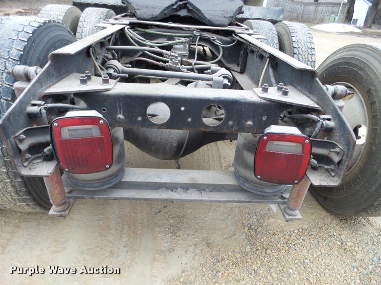 image for item DA7250 1997 Ford AT9513 Aeromax 113 semi truck