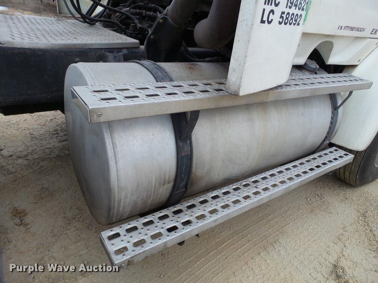 image for item DA7250 1997 Ford AT9513 Aeromax 113 semi truck