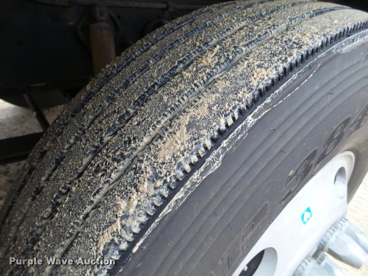 image for item DA7250 1997 Ford AT9513 Aeromax 113 semi truck