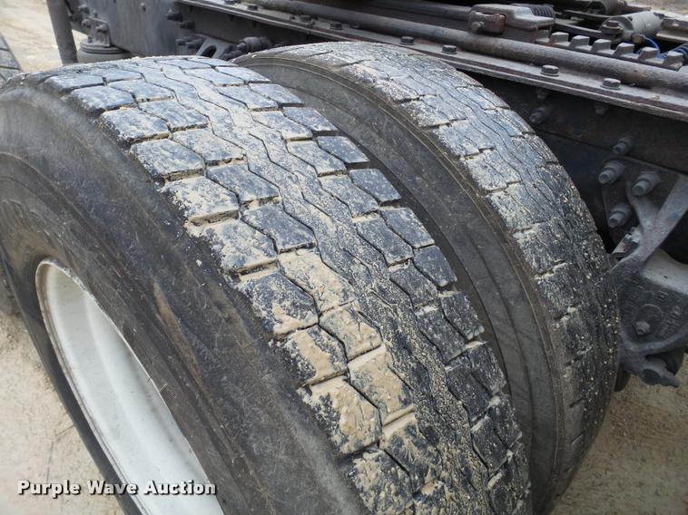 image for item DA7250 1997 Ford AT9513 Aeromax 113 semi truck