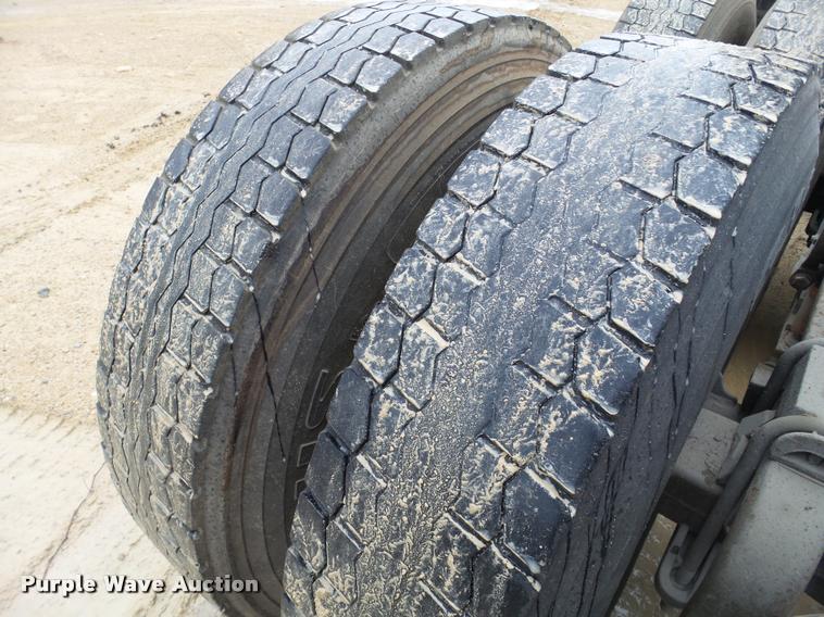 image for item DA7250 1997 Ford AT9513 Aeromax 113 semi truck