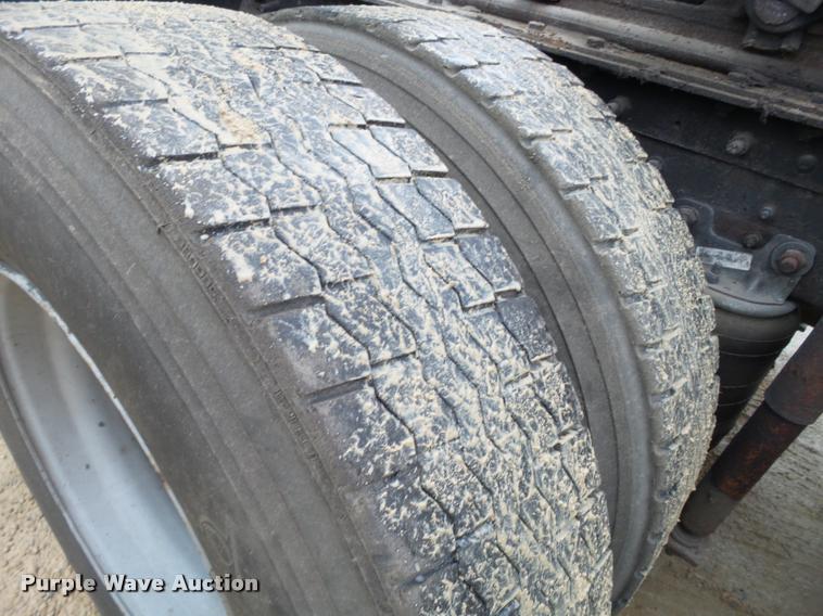 image for item DA7250 1997 Ford AT9513 Aeromax 113 semi truck