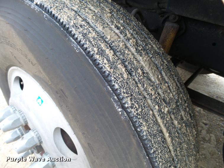 image for item DA7250 1997 Ford AT9513 Aeromax 113 semi truck