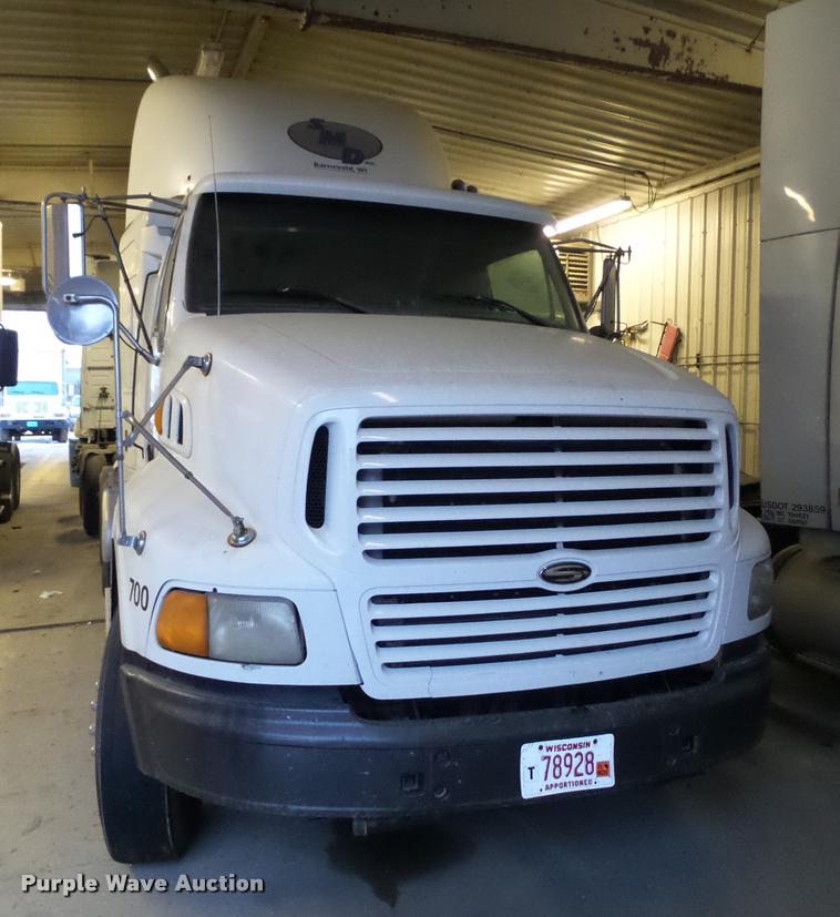 image for item DA7251 1999 Sterling A9513 semi truck