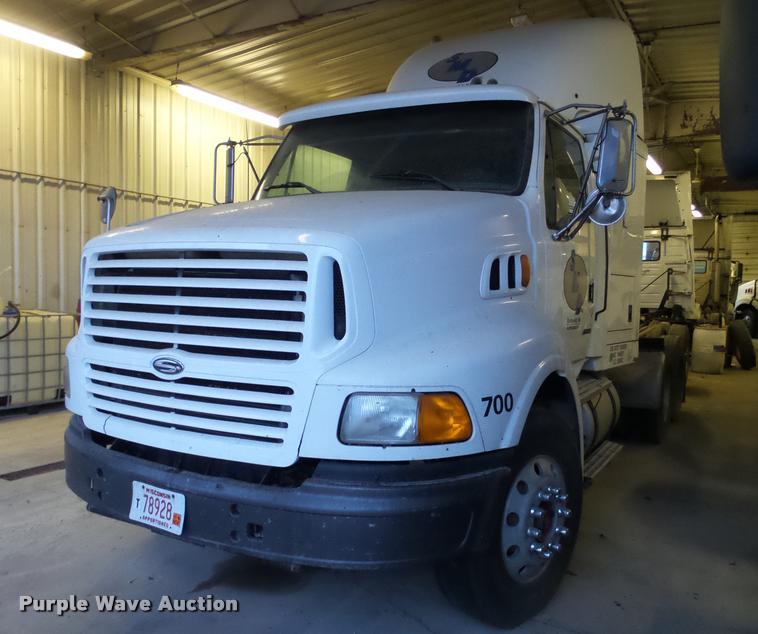 image for item DA7251 1999 Sterling A9513 semi truck