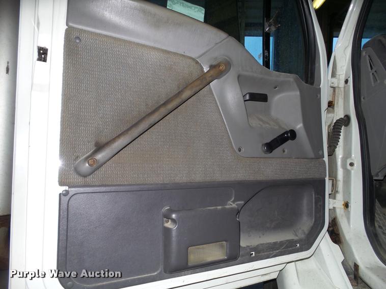 image for item DA7251 1999 Sterling A9513 semi truck