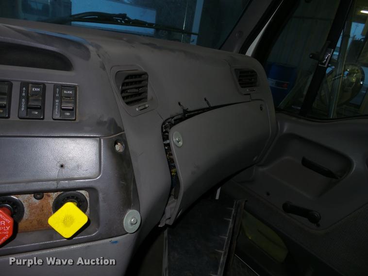 image for item DA7251 1999 Sterling A9513 semi truck