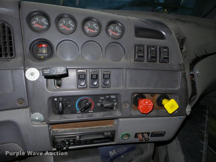 image for item DA7251 1999 Sterling A9513 semi truck