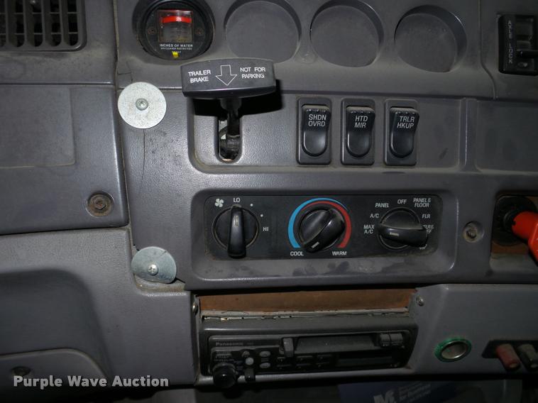 image for item DA7251 1999 Sterling A9513 semi truck