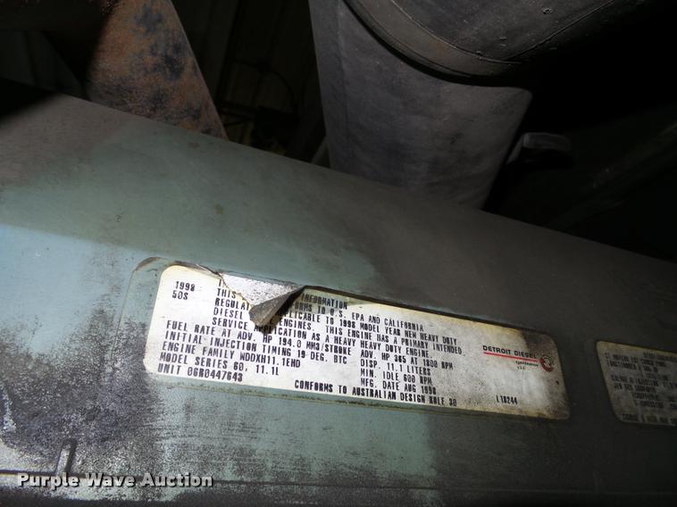 image for item DA7251 1999 Sterling A9513 semi truck