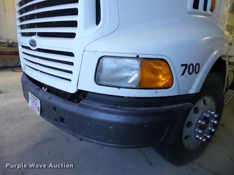 image for item DA7251 1999 Sterling A9513 semi truck