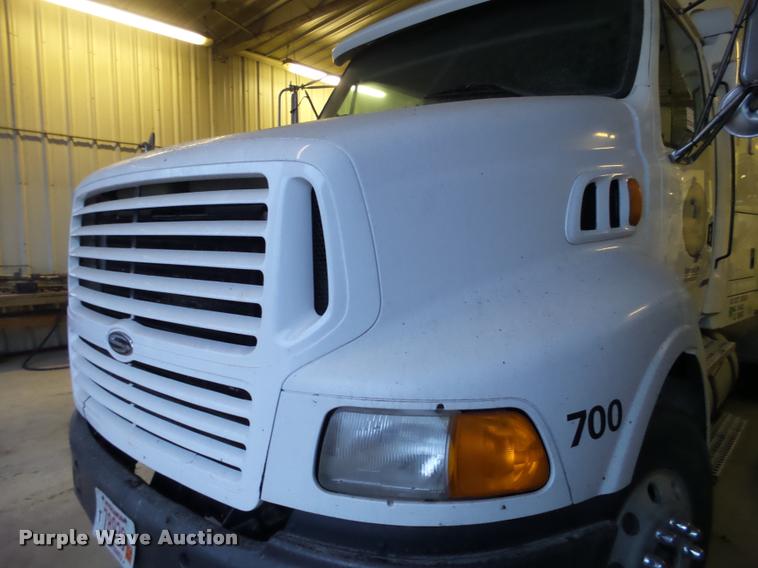 image for item DA7251 1999 Sterling A9513 semi truck