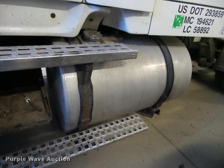 image for item DA7251 1999 Sterling A9513 semi truck