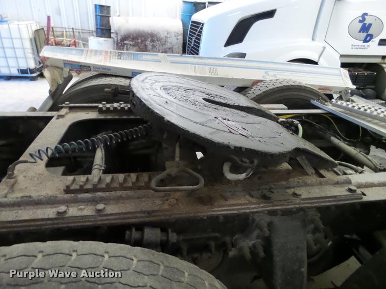 image for item DA7251 1999 Sterling A9513 semi truck