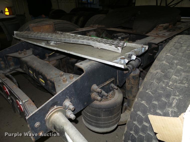 image for item DA7251 1999 Sterling A9513 semi truck