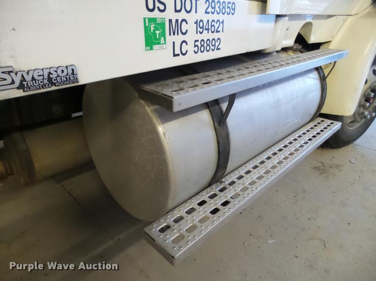 image for item DA7251 1999 Sterling A9513 semi truck