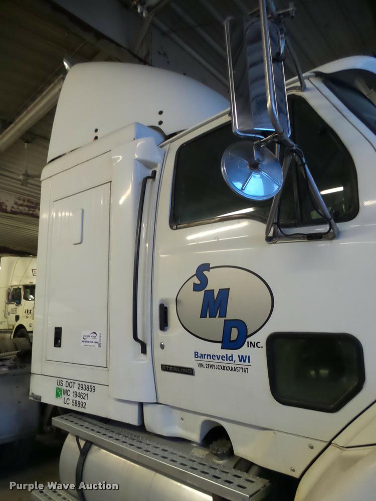 image for item DA7251 1999 Sterling A9513 semi truck