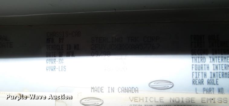 image for item DA7251 1999 Sterling A9513 semi truck