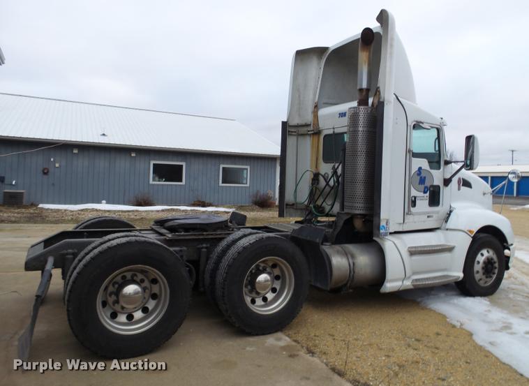 image for item DA7252 2009 Kenworth T660 semi truck