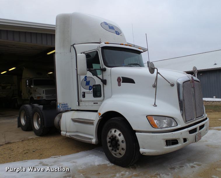 image for item DA7252 2009 Kenworth T660 semi truck