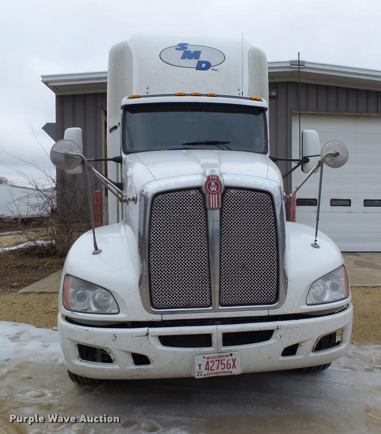 image for item DA7252 2009 Kenworth T660 semi truck