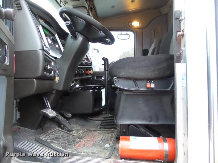 image for item DA7252 2009 Kenworth T660 semi truck