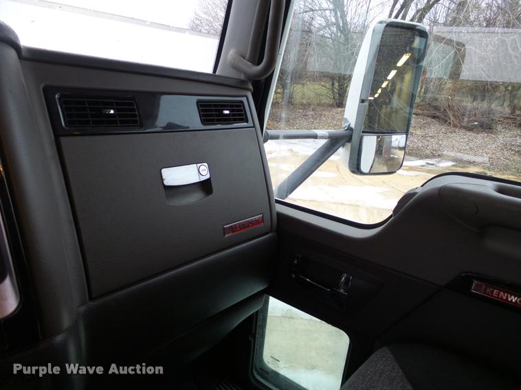 image for item DA7252 2009 Kenworth T660 semi truck