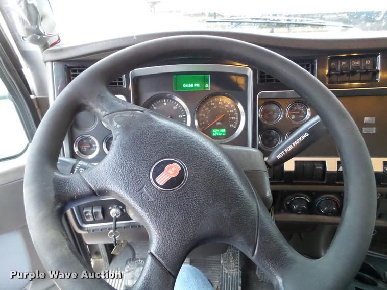 image for item DA7252 2009 Kenworth T660 semi truck
