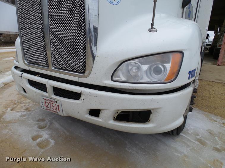 image for item DA7252 2009 Kenworth T660 semi truck