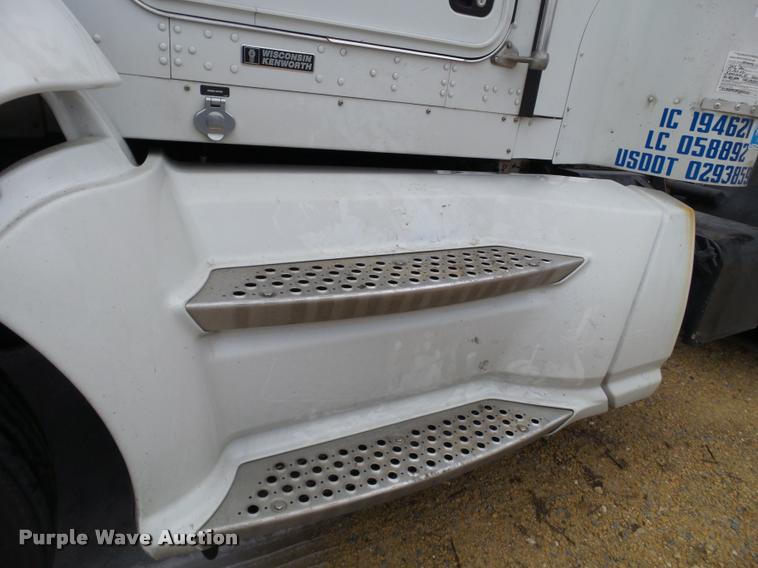 image for item DA7252 2009 Kenworth T660 semi truck