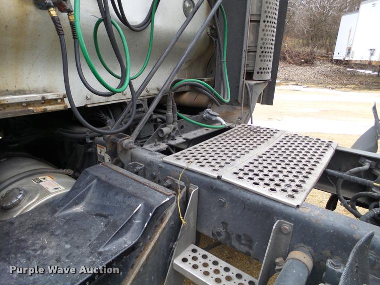 image for item DA7252 2009 Kenworth T660 semi truck