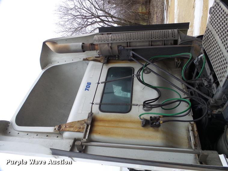 image for item DA7252 2009 Kenworth T660 semi truck