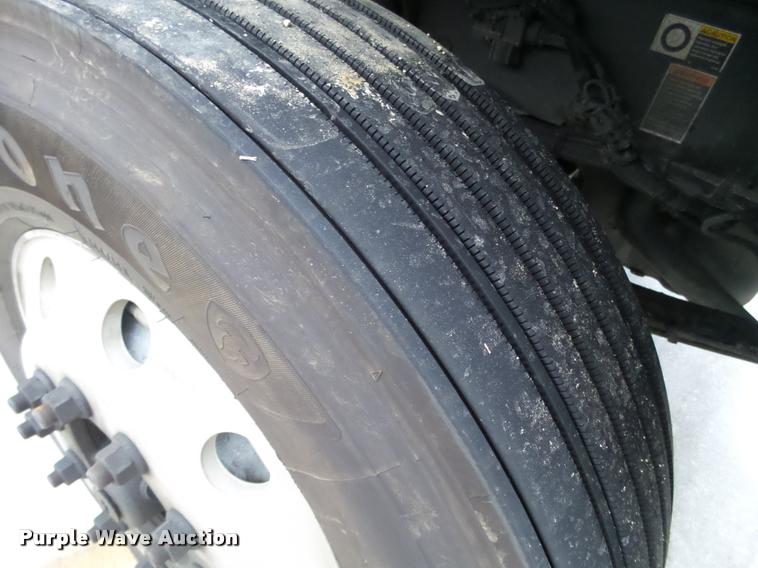 image for item DA7252 2009 Kenworth T660 semi truck