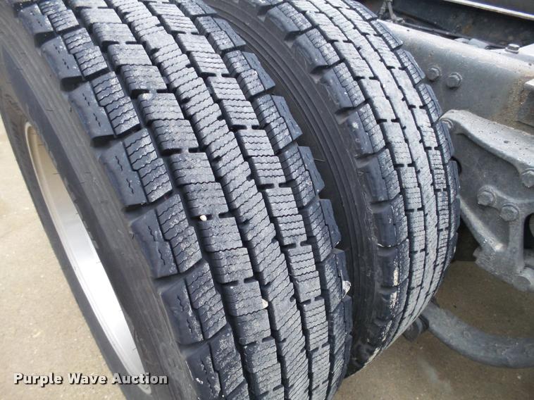 image for item DA7252 2009 Kenworth T660 semi truck