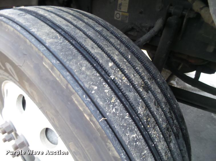 image for item DA7252 2009 Kenworth T660 semi truck