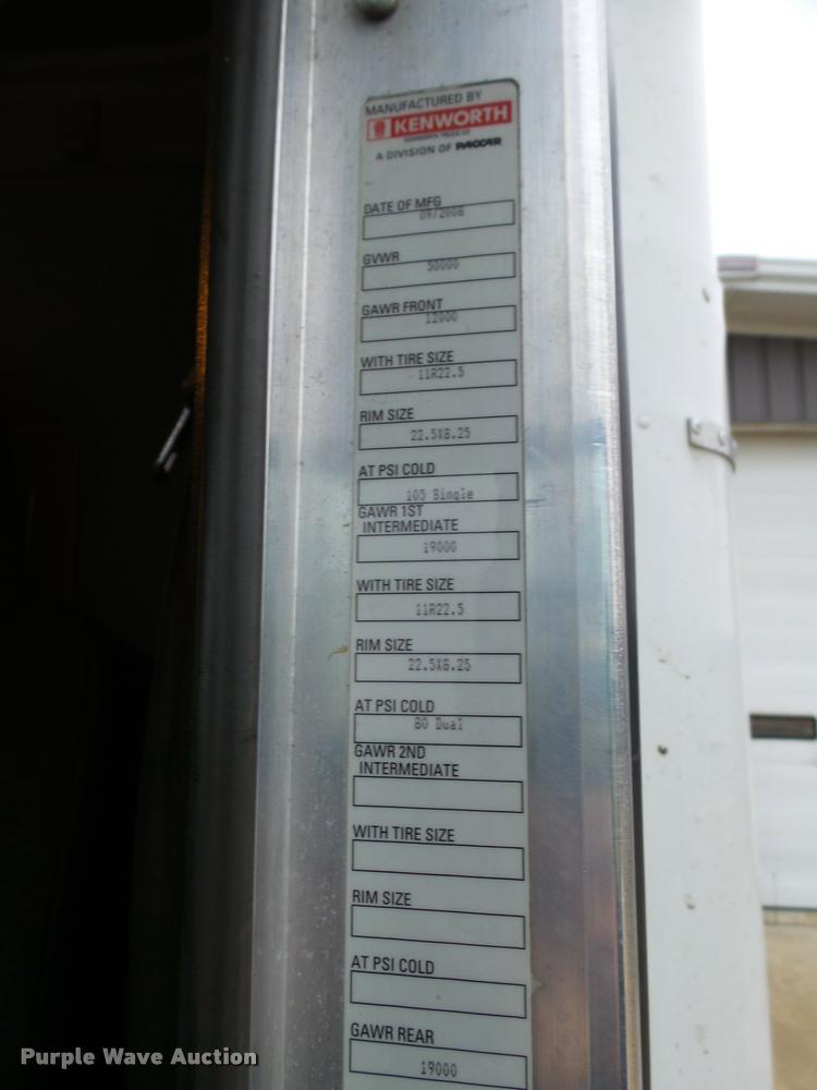 image for item DA7252 2009 Kenworth T660 semi truck