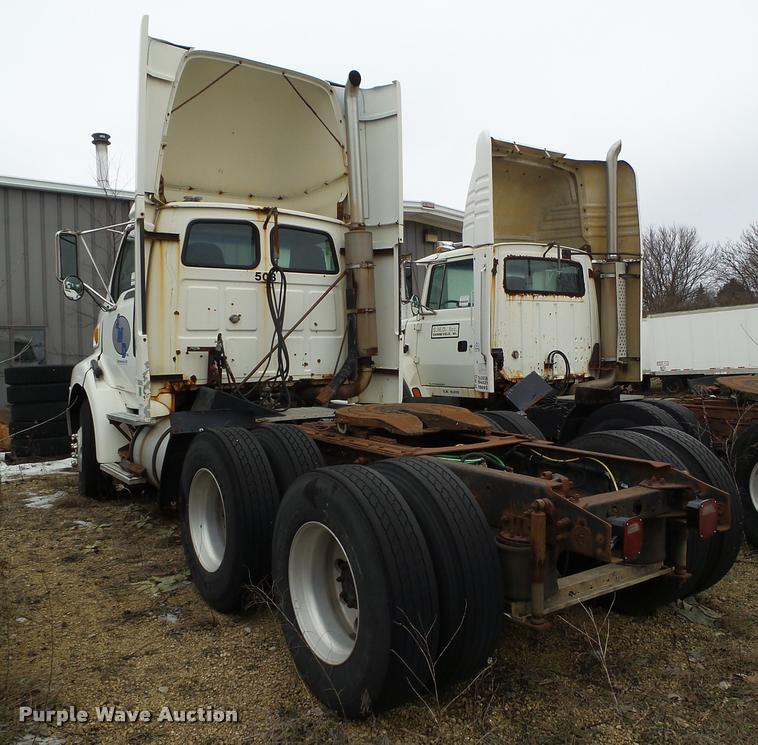 image for item DA7253 1997 Ford AT9513 Aeromax 113 semi truck