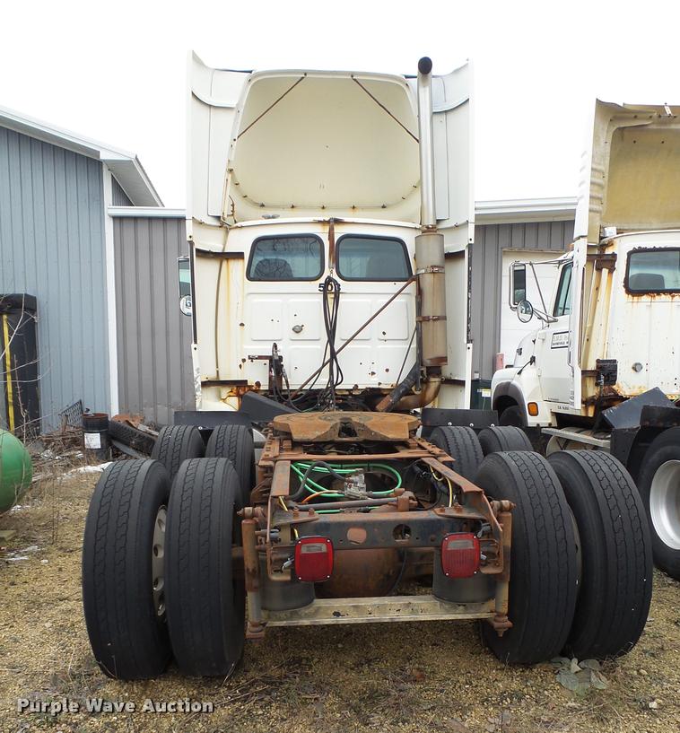 image for item DA7253 1997 Ford AT9513 Aeromax 113 semi truck