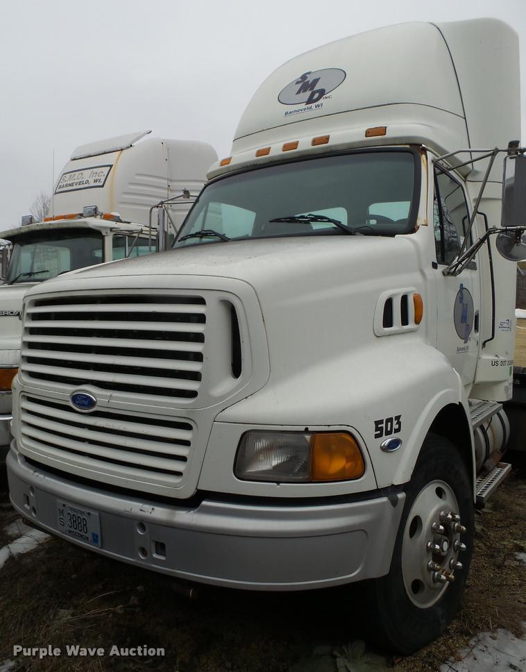 image for item DA7253 1997 Ford AT9513 Aeromax 113 semi truck