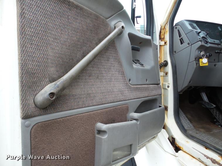 image for item DA7253 1997 Ford AT9513 Aeromax 113 semi truck