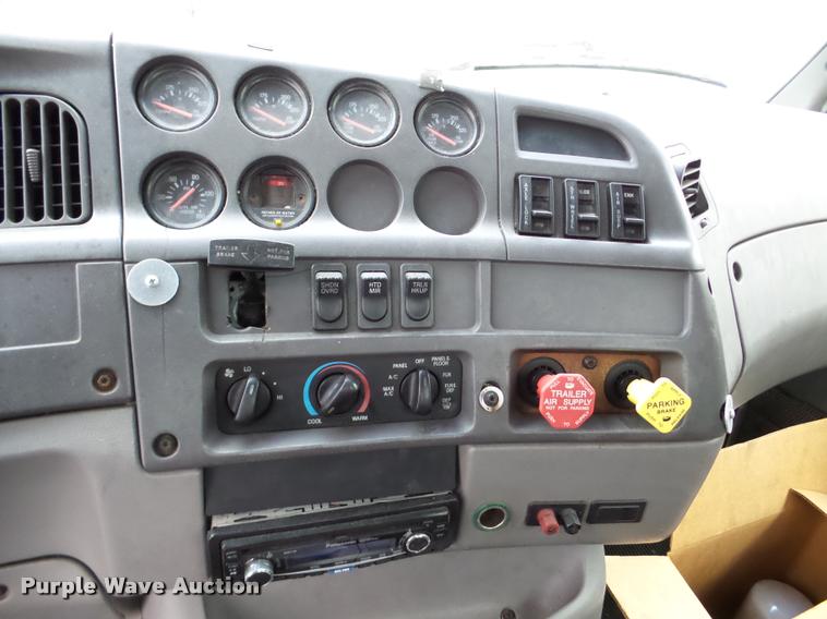 image for item DA7253 1997 Ford AT9513 Aeromax 113 semi truck