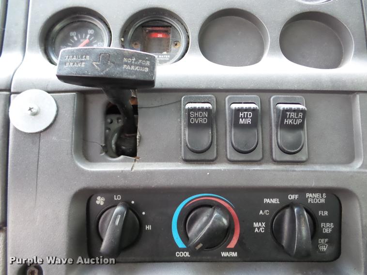 image for item DA7253 1997 Ford AT9513 Aeromax 113 semi truck