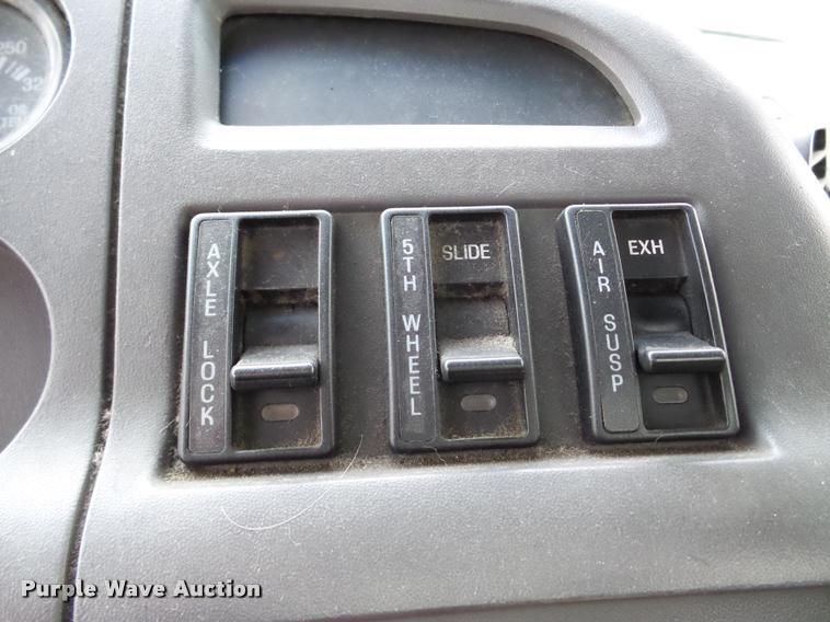 image for item DA7253 1997 Ford AT9513 Aeromax 113 semi truck