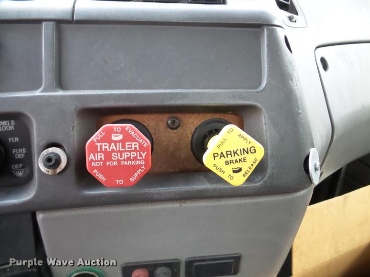 image for item DA7253 1997 Ford AT9513 Aeromax 113 semi truck