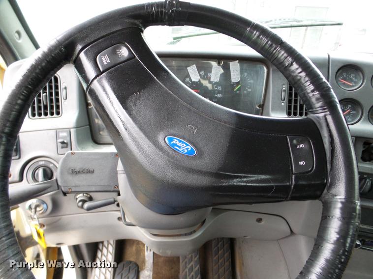 image for item DA7253 1997 Ford AT9513 Aeromax 113 semi truck