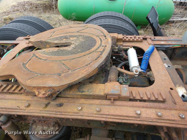 image for item DA7253 1997 Ford AT9513 Aeromax 113 semi truck